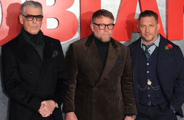 "MobLand" um Tom Hardy (re.) bekommt eine dritte Staffel spendiert.