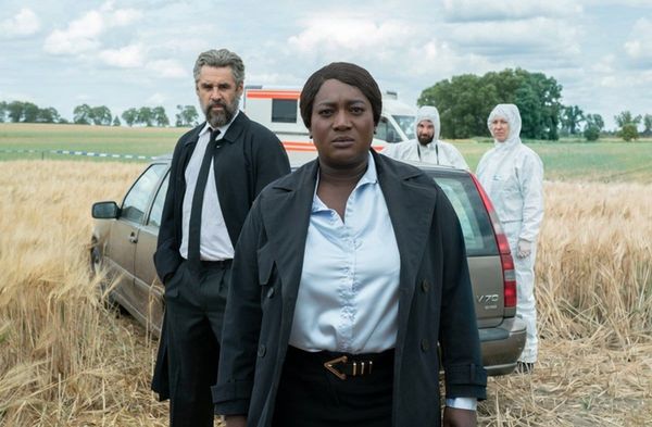 "Die Polizistin und die Todesstille": Boris Lambert (Tobias Oertel, l.) und Gloria Acheampong (Thelma Buabeng, r.) ermitteln…