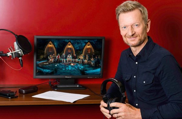 Prominenter Sprecher von "Werwölfe - Das Spiel von List und Täuschung" ist Schauspieler und Comedian Michael Kessler.