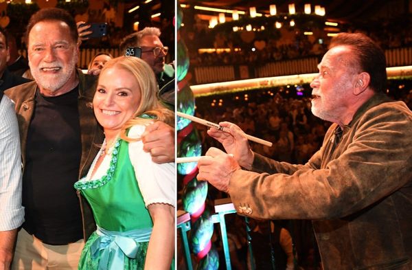 Arnold Schwarzenegger kam in Begleitung seiner Partnerin ins Oktoberfest-Bierzelt Marstall - dort dirigierte er dann auch tr…