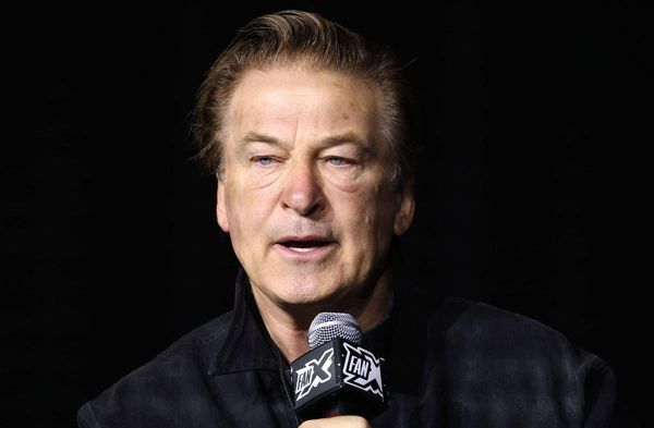 Alec Baldwin wehrt sich gegen das Verhalten der Strafverfolger im "Rust"-Fall.