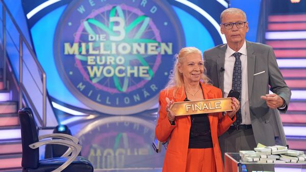 Heidi Aster und Günther Jauch im Studio von "Wer wird Millionär?"