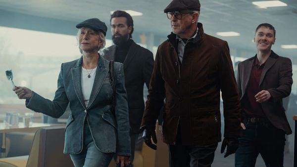 Helen Mirren und Pierce Brosnan in einer Szene aus MobLand, Staffel 2