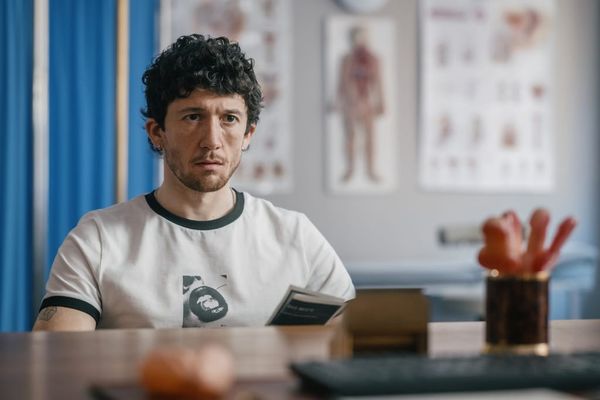 Maximilian Mundt als Julian in der ZDF-Serie "Ballz"