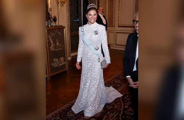 Victoria von Schweden strahlte in einem langen, weißen Kleid.