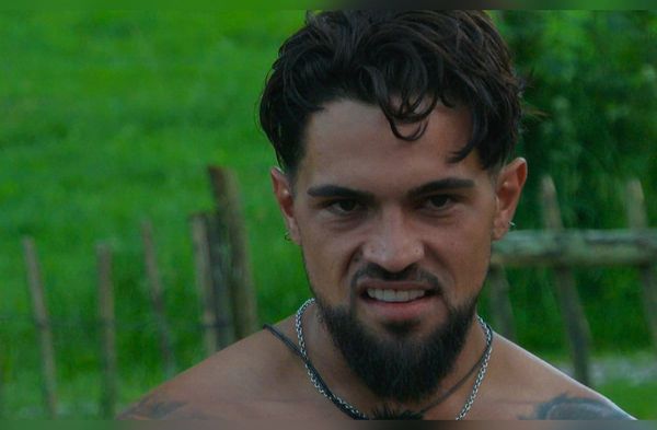 Alex zeigt im "Sommerhaus der Stars" Zähne - und Nerven.