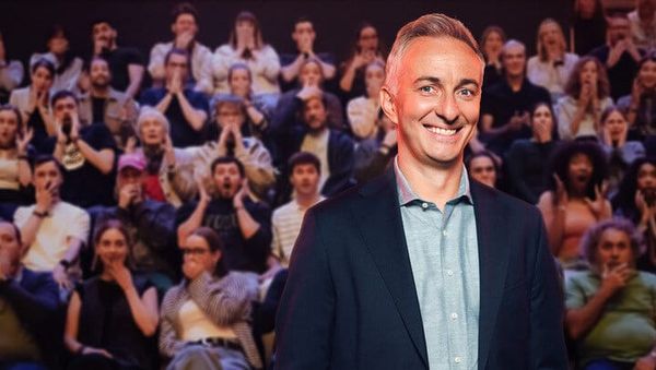 Jan Böhmermann moderiert die ZDF-Sendung „Lass dich überwachen!“