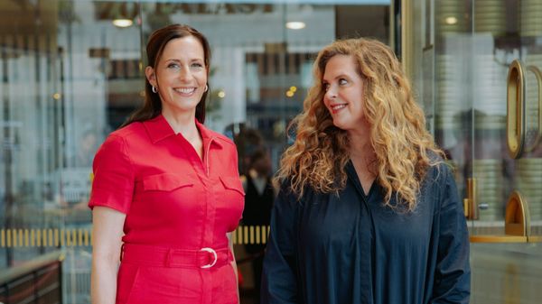 Ulrike Frank und Diana Amft beim GZSZ-Dreh im Berliner Zoo Palast