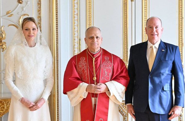 Fürst Albert und Fürstin Charlène mit dem Papst in Monaco.