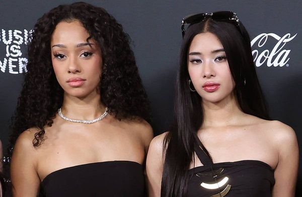 Wird ab kommenden Jahr wieder mit Katseye auf der Bühne stehen: Sophia Laforteza (r.) - bei Manon Bannerman ist die Rückkehr…