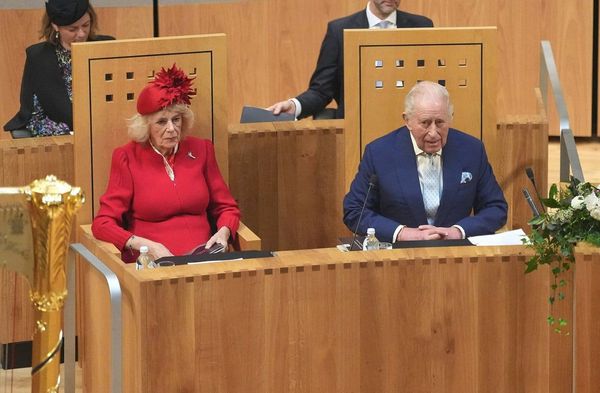 König Charles und Königin Camilla bei der Eröffnung des walisischen Parlaments.