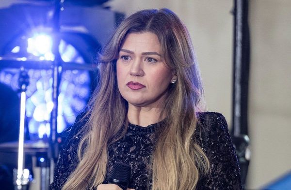 Kelly Clarkson hat ihre Wut über ein Einkaufserlebnis auf X geteilt.