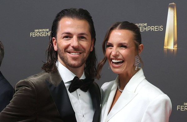 Riccardo Basile und Laura Wontorra beim Deutschen Fernsehpreis.
