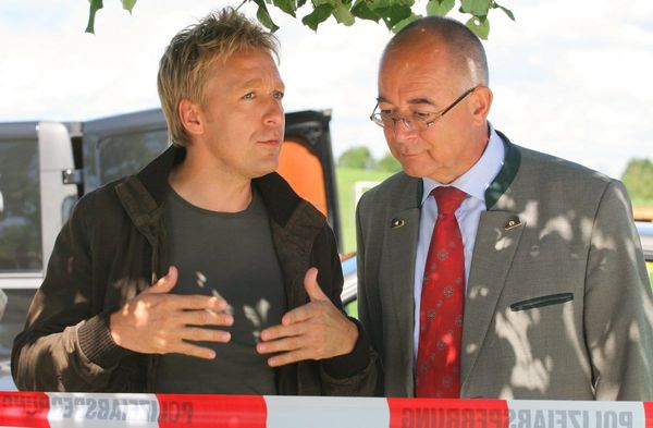 Max Müller (l.) und Alexander Duda in der "Rosenheim-Cops"-Folge "Abpfiff".