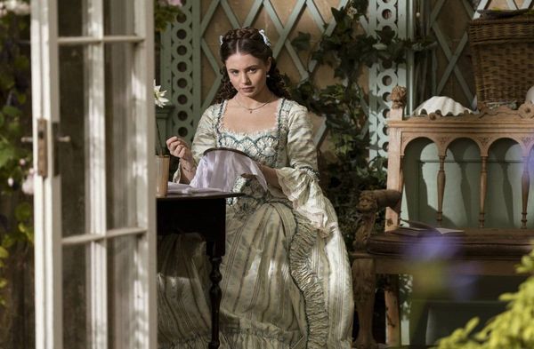 In "Queen Charlotte: Eine Bridgerton-Geschichte" übernahm Connie Jenkins-Greig die Rolle der jungen Violet.