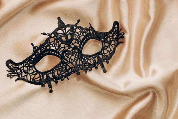 Orion: Sexy Halloween-Outfits und Masken für die Nacht zu zweit