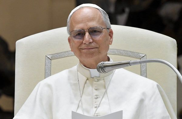 Papst Leo XIV. erholt sich derzeit von seiner Lungenoperation.