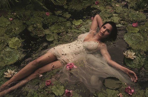 Die Moderatorin und Schauspielerin Padma Lakshmi im neuen Pirelli-Kalender.
