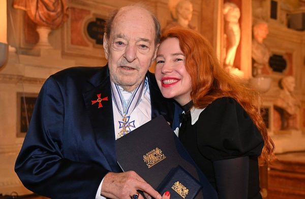 Ralph Siegel - hier mit Ehefrau Laura bei der Verleihung des Bayerischen Maximiliansorden im Dezember 2025 in München - will…