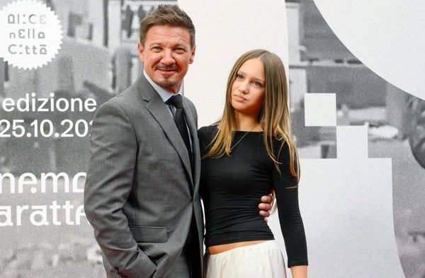 Jeremy Renner hat seine Tochter Ava Berlin Renner mit nach Rom gebracht.