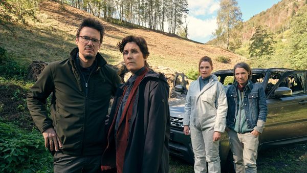 Nina Kunzendorf, Tilman Strauß, Aliki Hirsch und Katja Bürkle bei den Dreharbeiten zu Spuren II