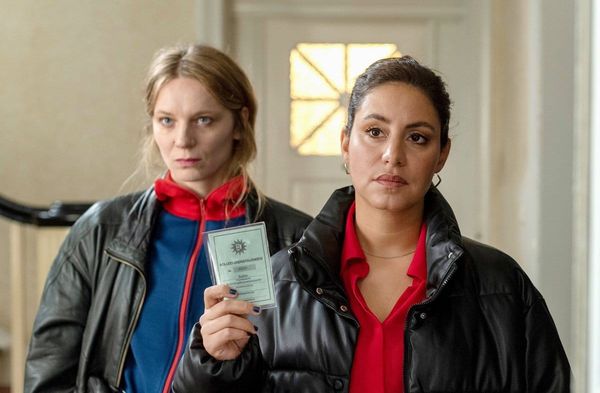 "Tatort: Unter Freunden": Mila Sahin (Almila Bagriacik, v.) und ihre neue Kollegin Anna Nowak (Lilith Stangenberg).