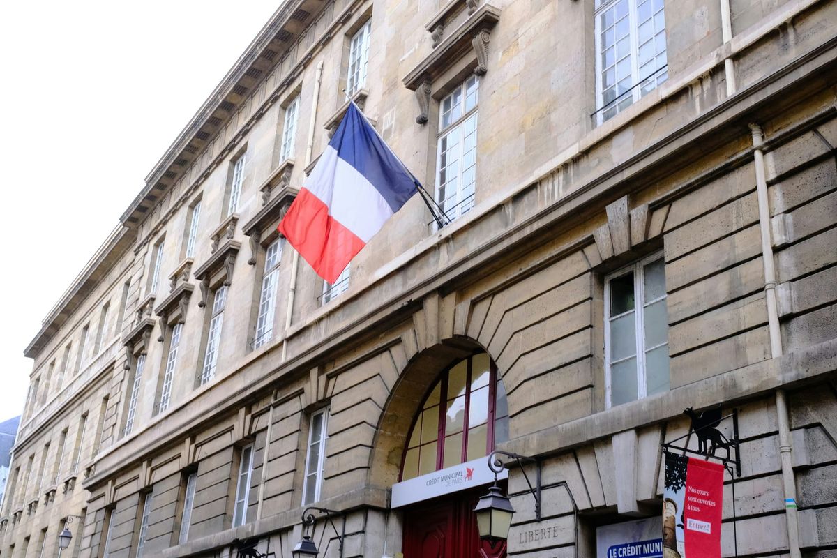 France Faces Pressure to Approve Its Budget as Borrowing Costs Rise