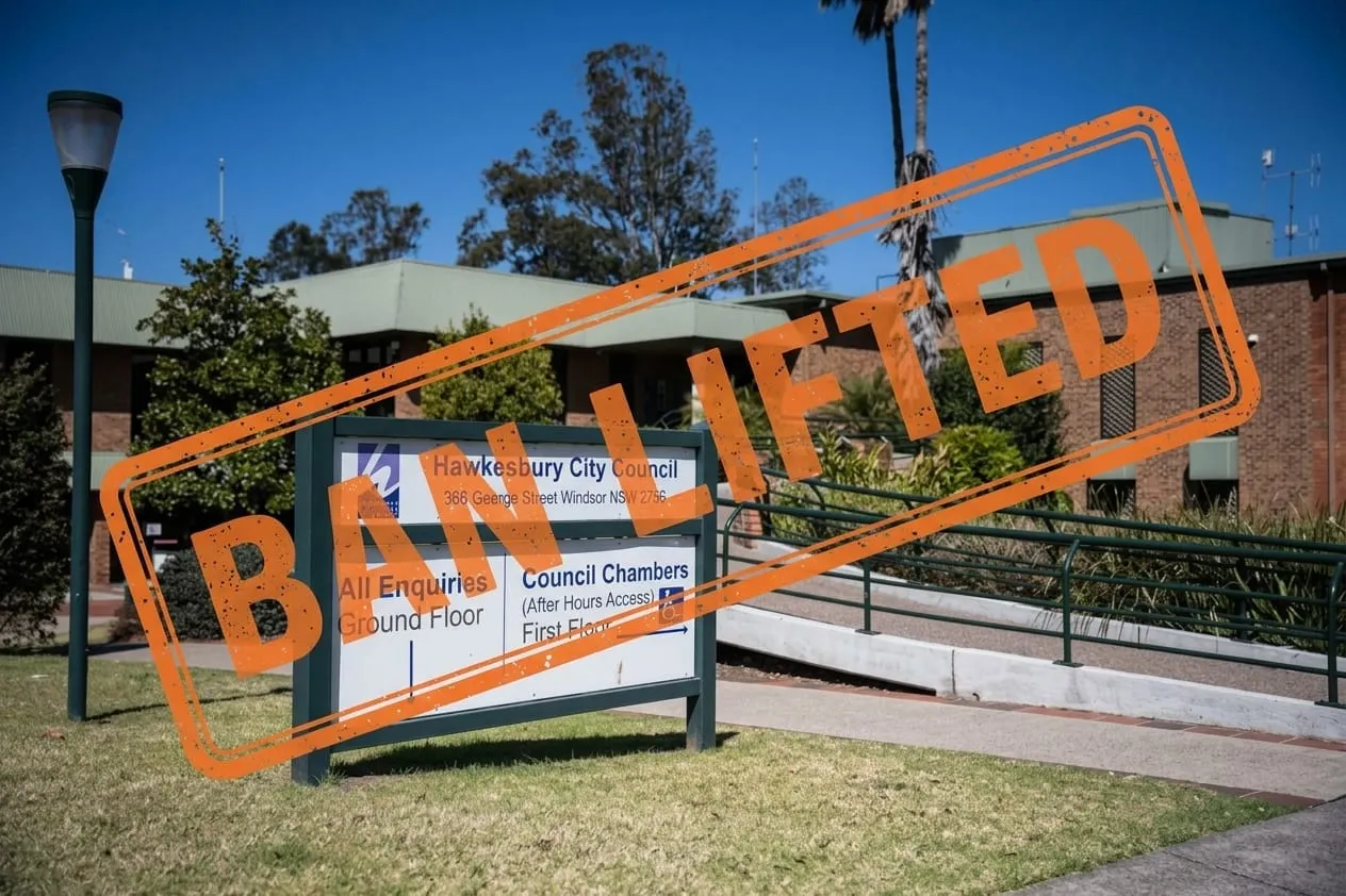 Council lifts media ban after Gazette threatens Supreme Court action.