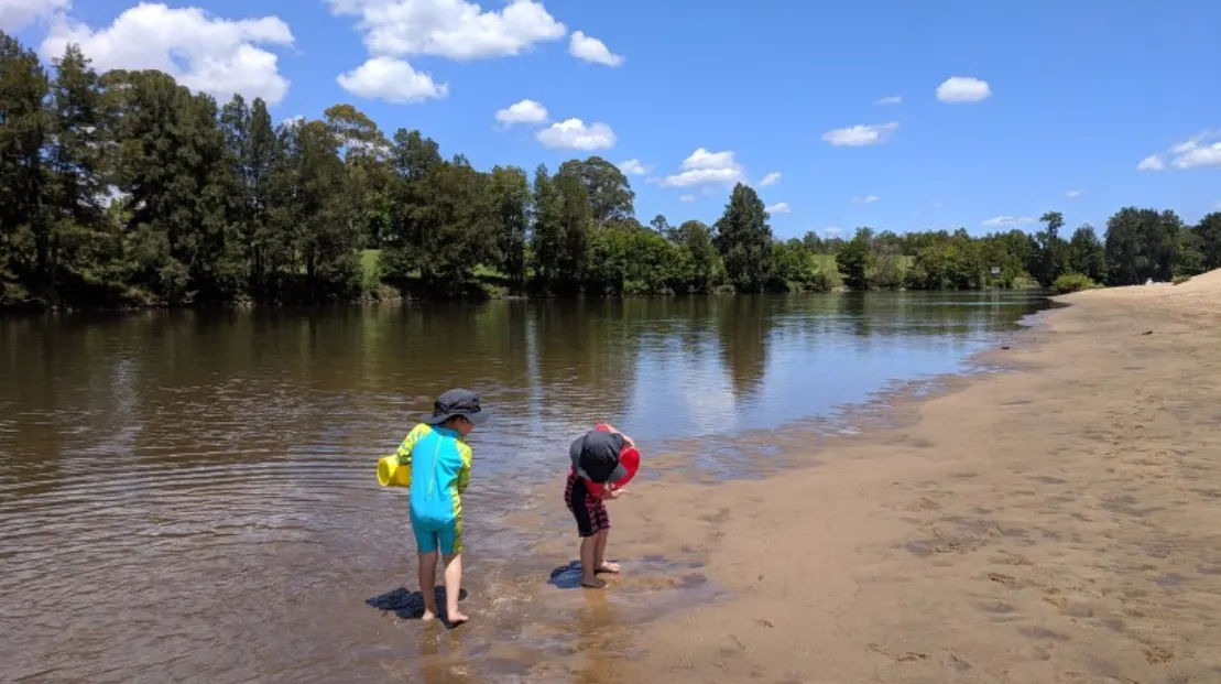 Visitors urged to be blue green algae aware as weather warms