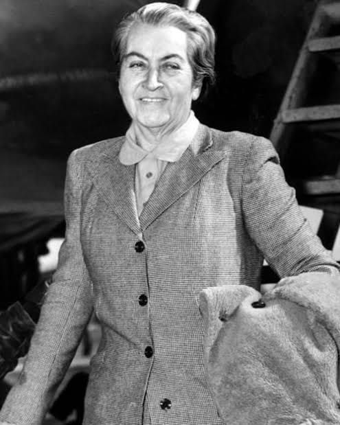 Tiempo, melancolía y transformación: símbolo, subjetividad y performatividad en “Otoño” (1922) de Gabriela Mistral