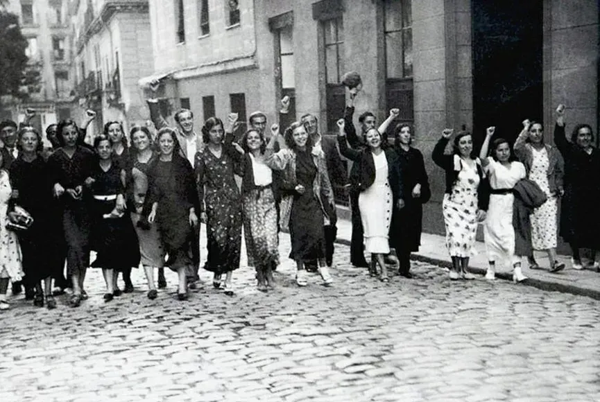 Instituciones, modernidad y subjetividad femenina: genealogía histórica y simbólica del desarrollo de la mujer en España (1920–1930)