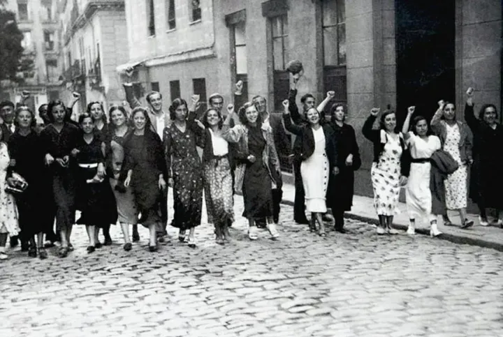 Instituciones, modernidad y subjetividad femenina: genealogía histórica y simbólica del desarrollo de la mujer en España (1920–1930)