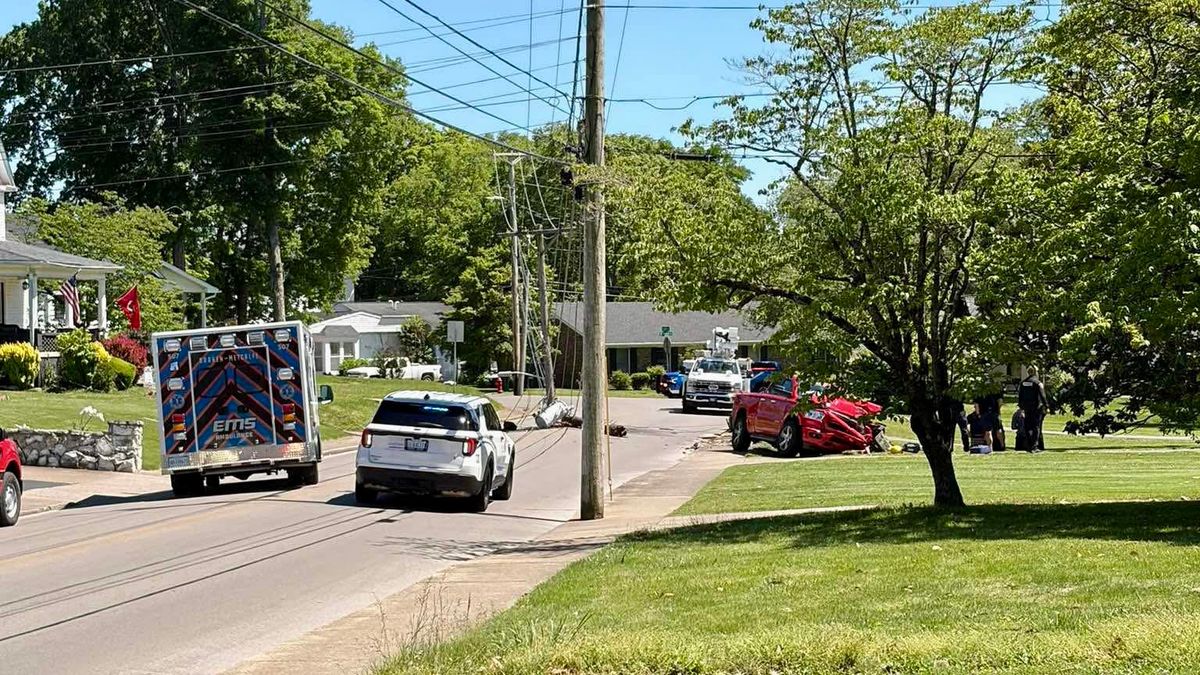 Crash knocks out power along Leslie Avenue in Glasgow