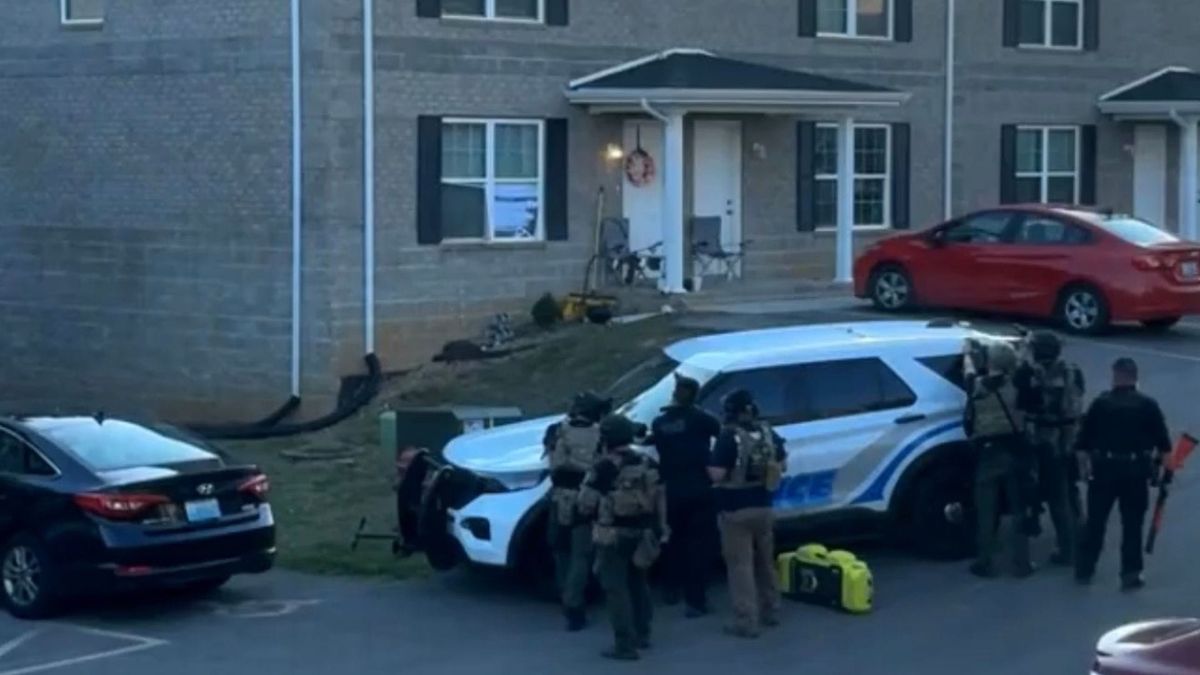 Glasgow police resolve standoff, take man into custody