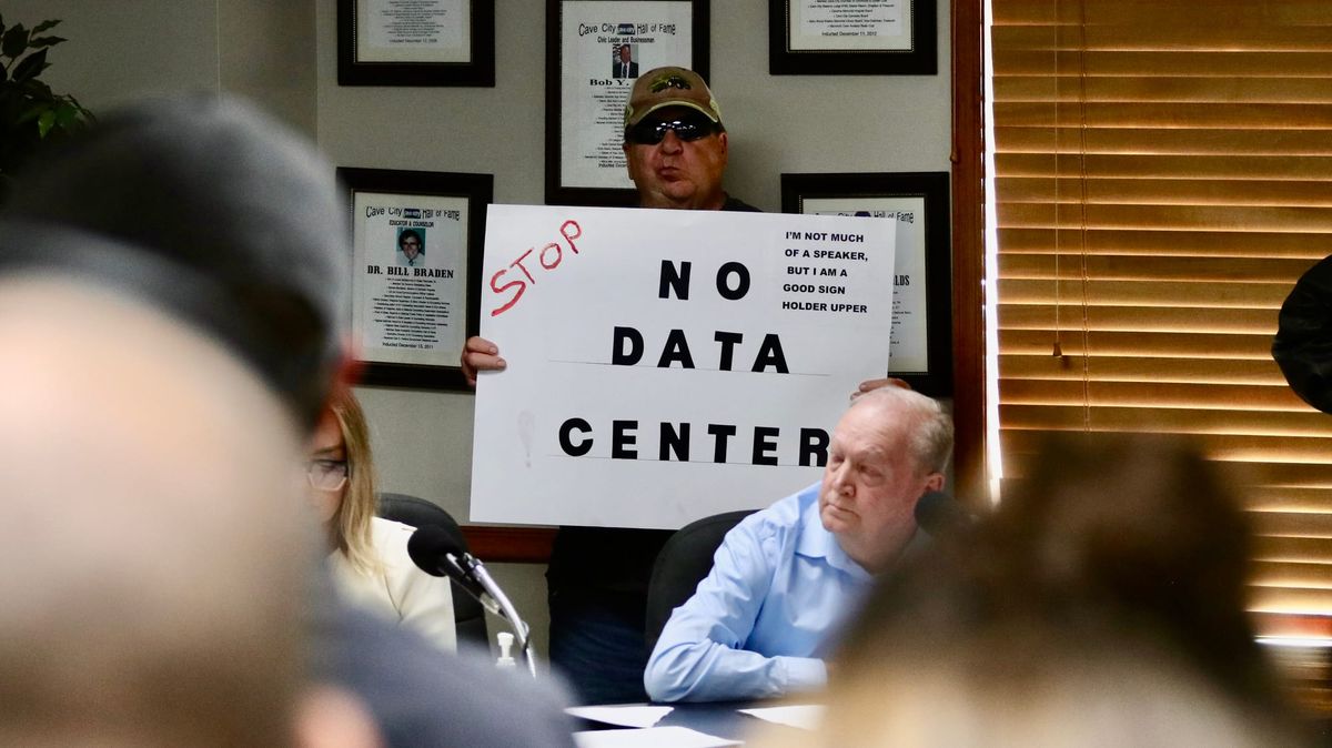 Cave City council votes 4-1 for data center moratorium amid zoning debate