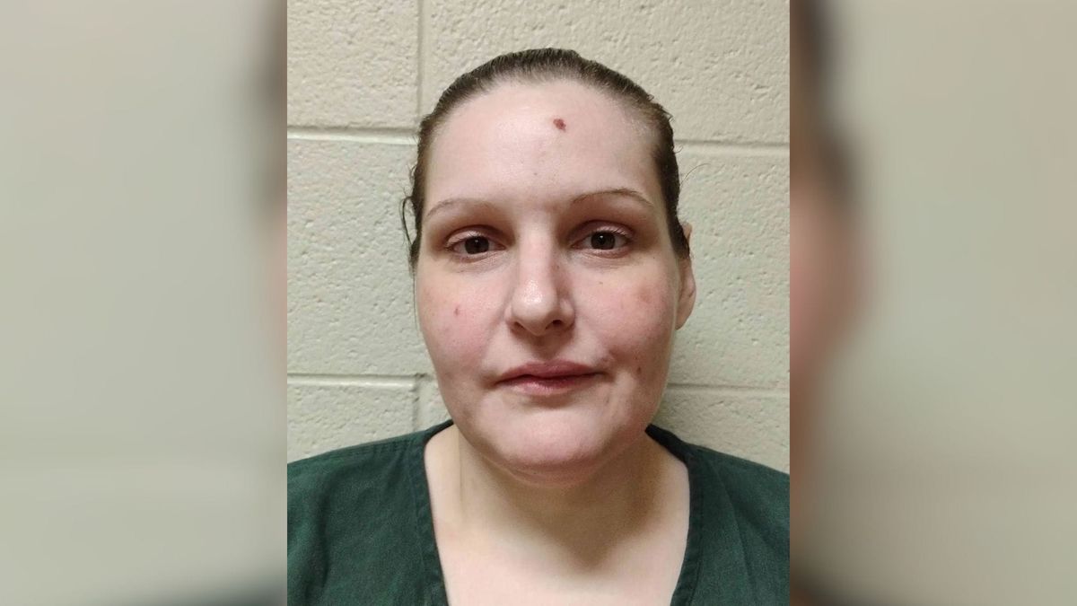 Cave City woman arrested after KSP pursuit ends in Monroe County crash