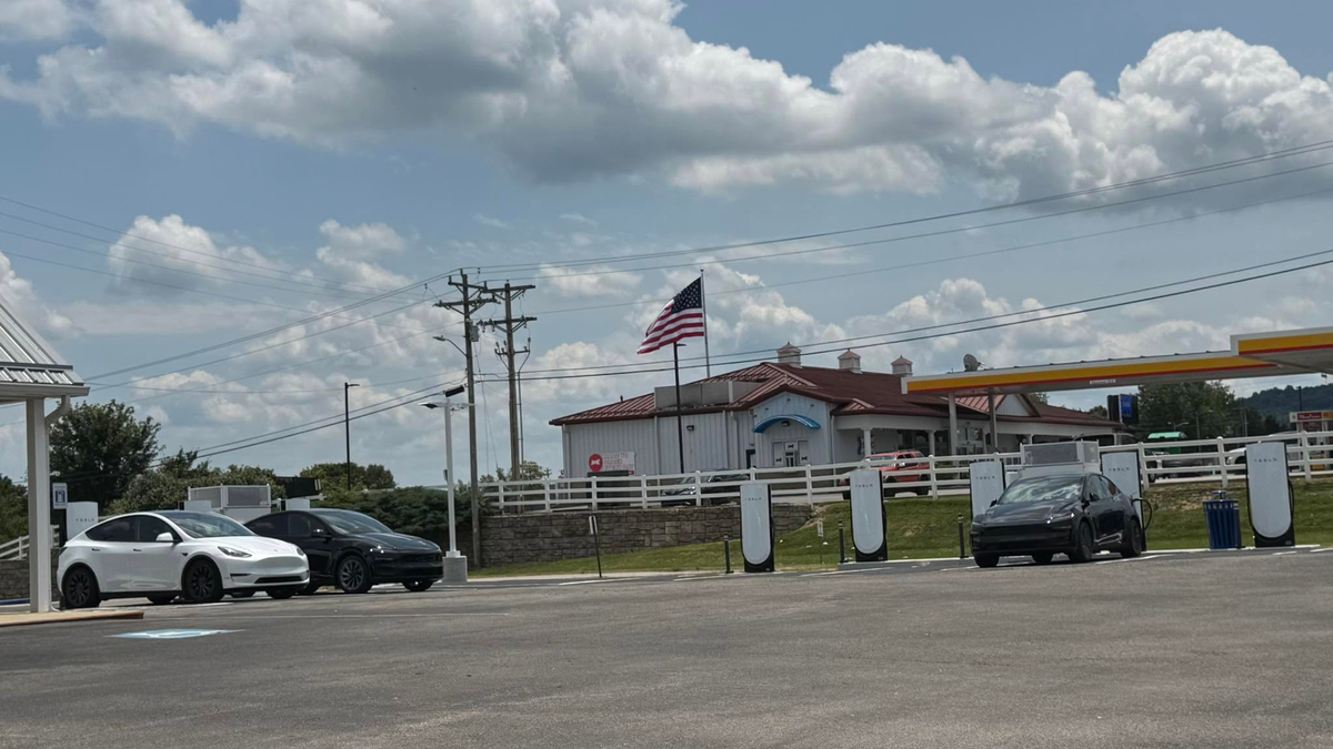 Cave City expands EV charging with eight new fast chargers