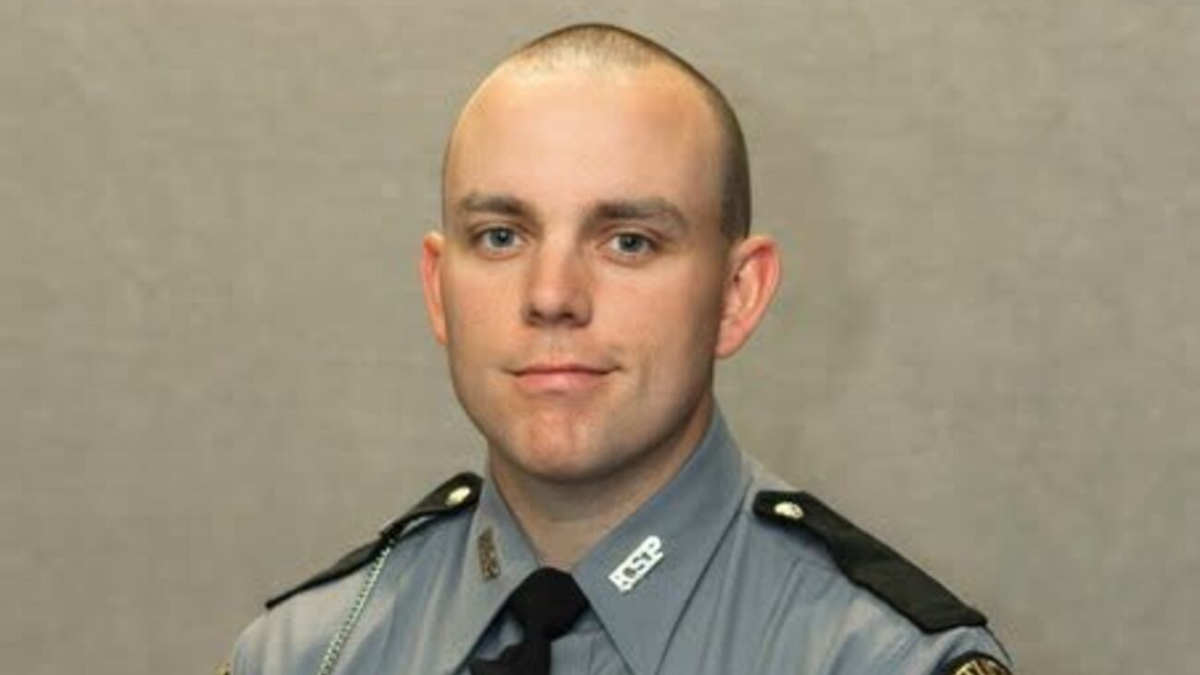Kentucky State Police trooper killed while patrolling I-65 in Warren County