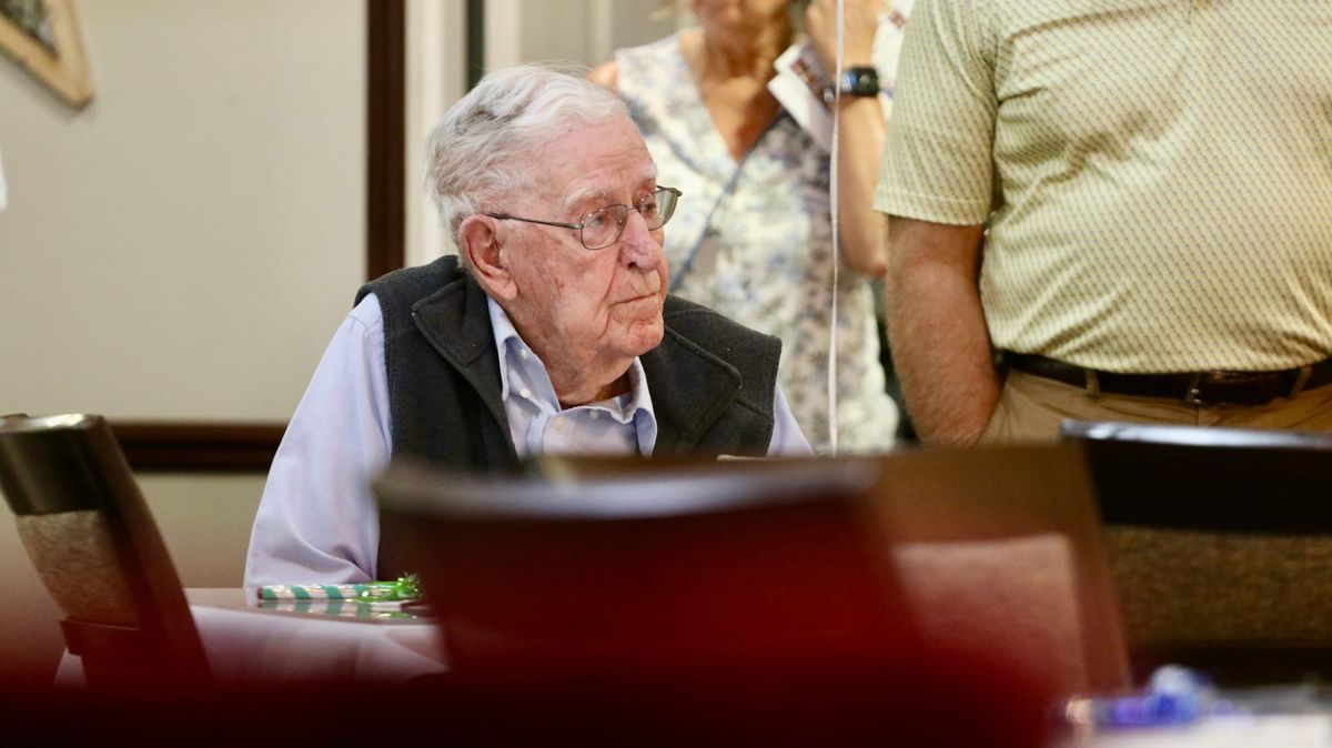 WWII veteran celebrates 100th birthday at Highland Ridge