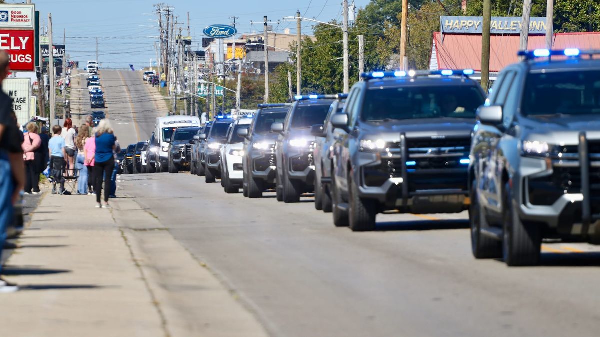 Community lines route as fallen trooper is brought home to Glasgow