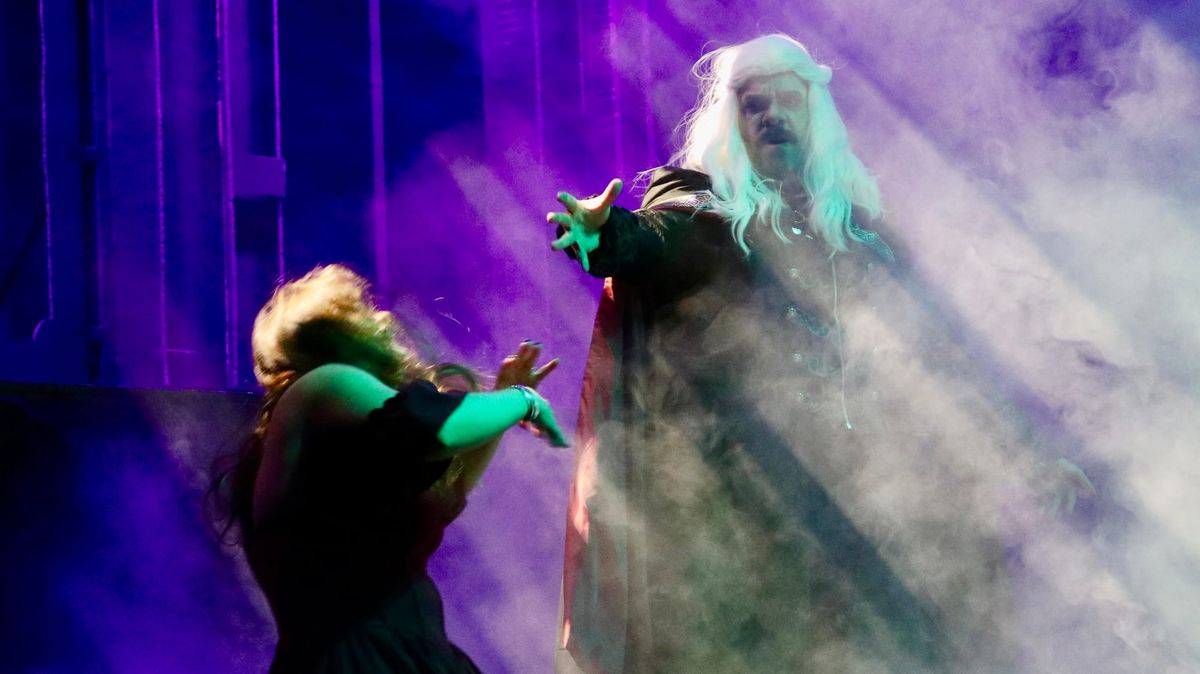 Far Off Broadway Players to bring back rock-and-roll version of ‘Dracula’