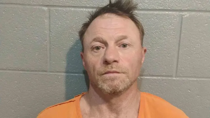 Police: Stolen vehicle leads to arrest of wanted suspect in Glasgow