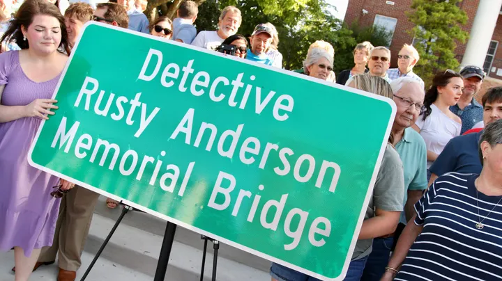 Two Barren County lives honored with lasting bridge dedications