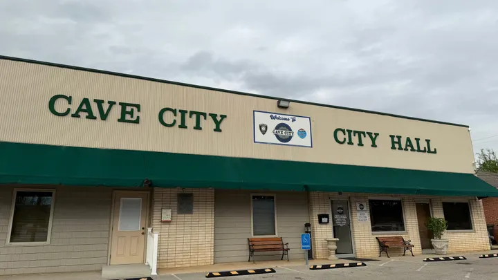 Budget, lawsuit on agenda for Cave City council meeting