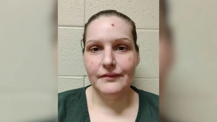 Cave City woman arrested after KSP pursuit ends in Monroe County crash