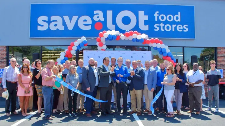 Save A Lot opens larger store in eastern Barren County