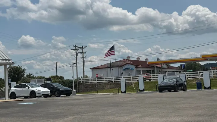 Cave City expands EV charging with eight new fast chargers