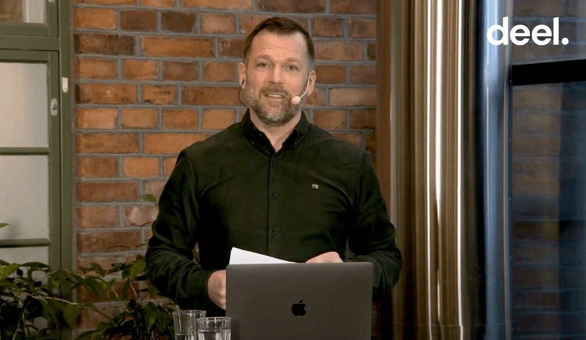Magnus Aschan som moderator för Deel Talks