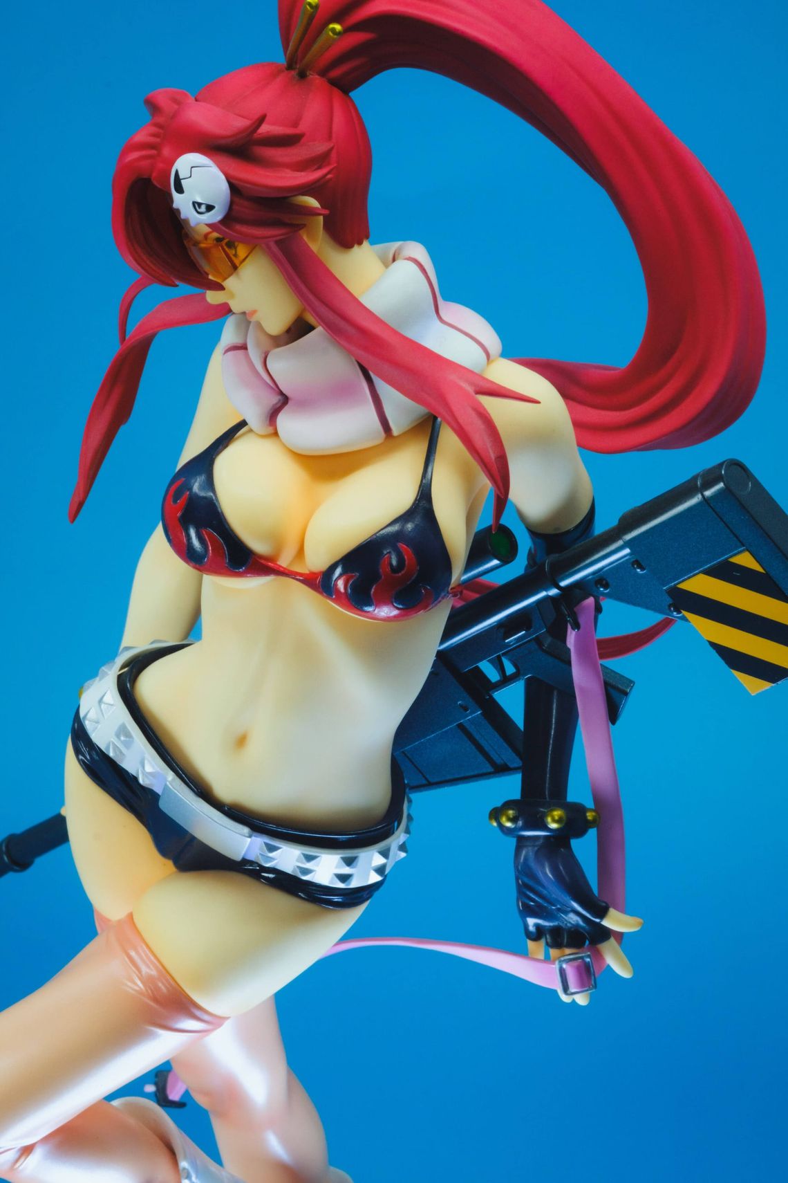 Yoko from the side/front