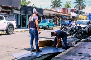 Men at work in Costa Rica